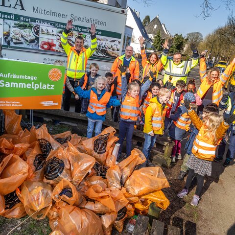 Schule am Baumschulenweg an den Bremer Aufräumtage 2025 Freude der Kinder der Schule am Baumschulenweg an den Bremer Aufräumtage 2025