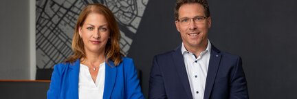 Zu sehen ist der Vorstand von DBS: Daniela Enslein und Volker Schneider-Kühn | © Die Bremer Stadtreinigung