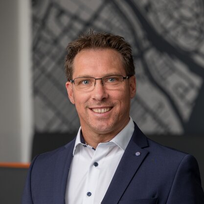 Zu sehen ist der Vorstand von DBS: Volker Schneider-Kühn