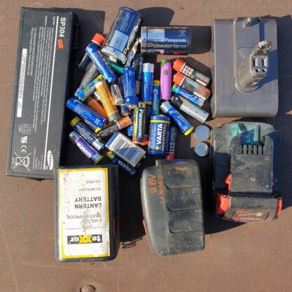 verschiedene Akkus und Batterien 